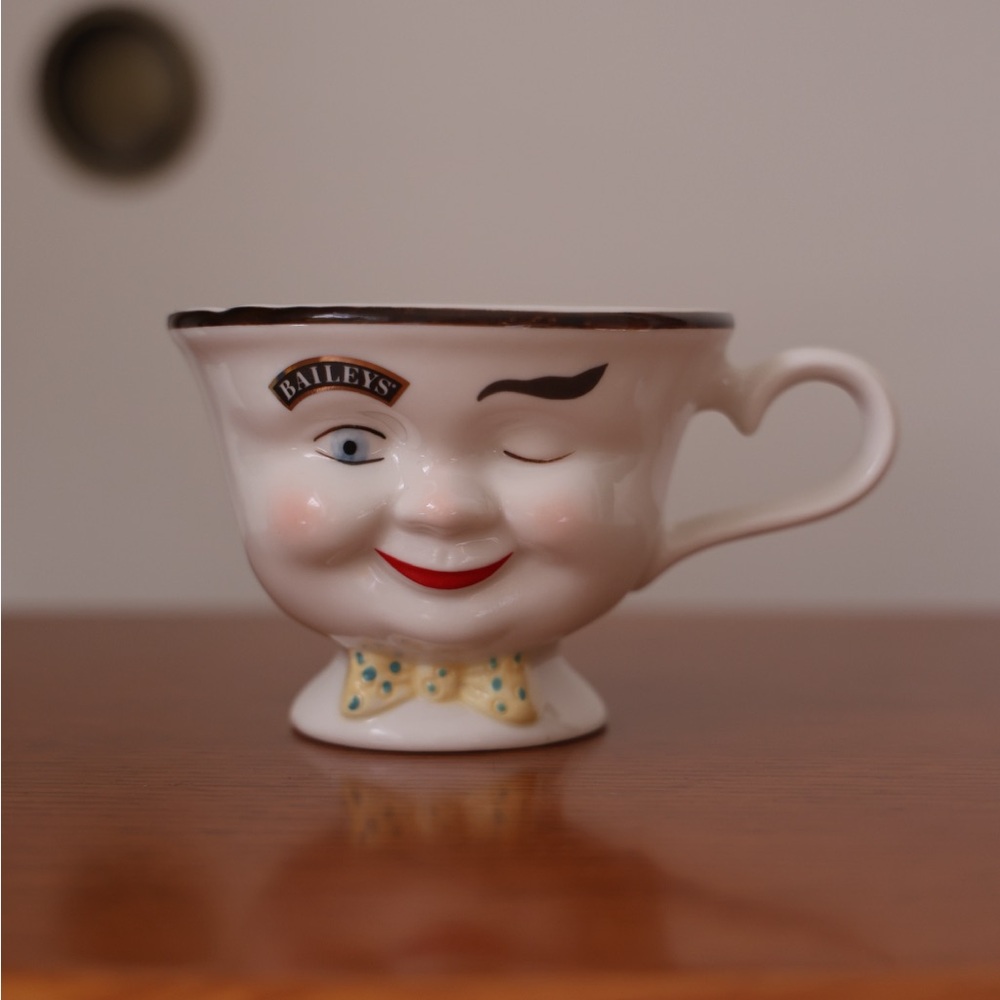Vintage Bailey’s Irish Cream “Yum” Winking Face Mug | England